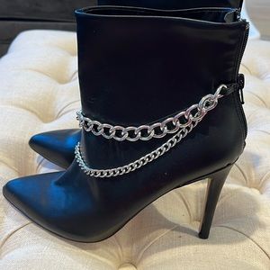 💗NWOT- BCBG Hardia Point Toe Ankle Boots- Size 6💗